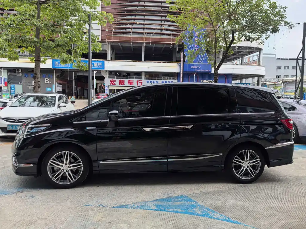 Honda Elysion — миниатюра 6