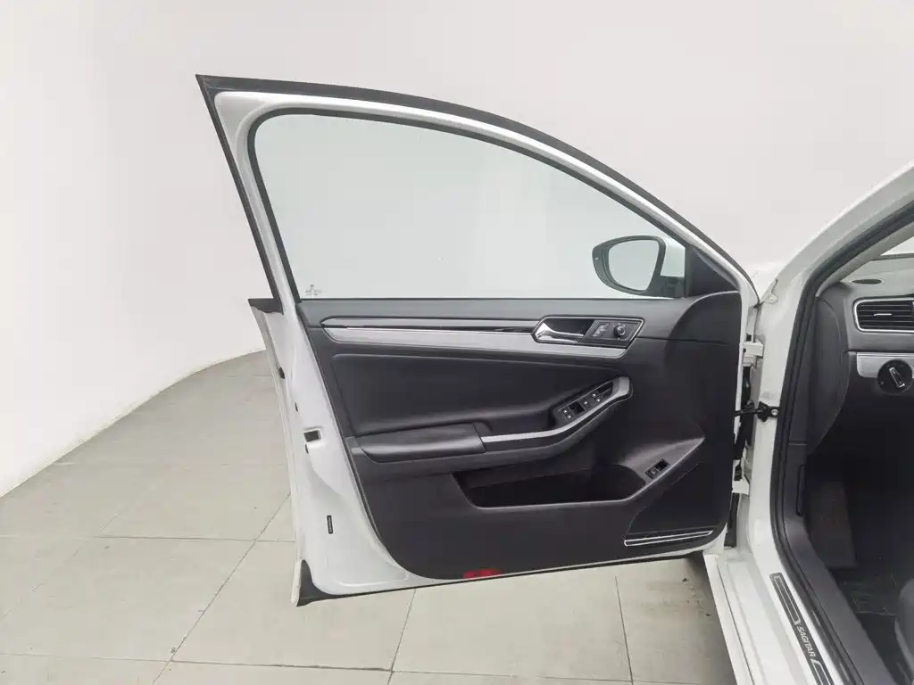 Volkswagen Sagitar — миниатюра 8