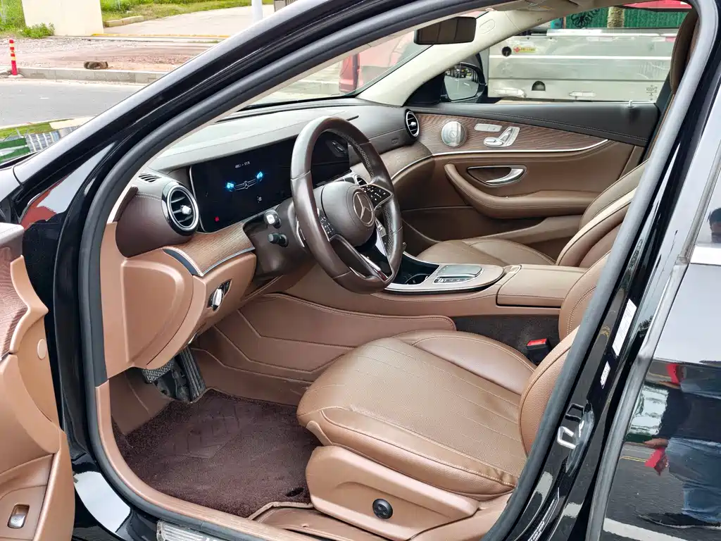 Mercedes-Benz E-Class — миниатюра 9