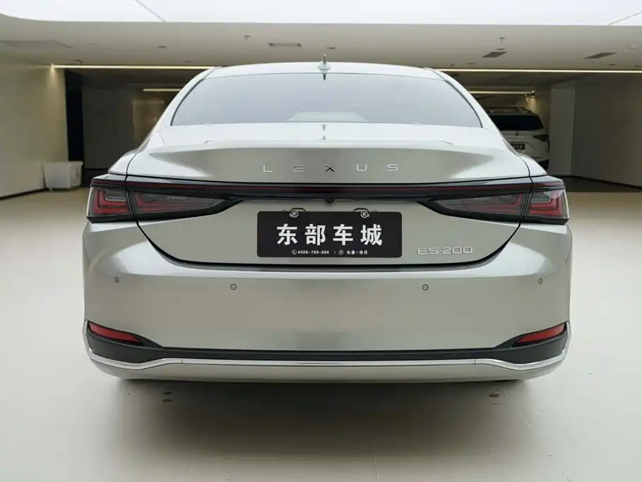 Lexus ES 2026 Silver/gray из Китая
