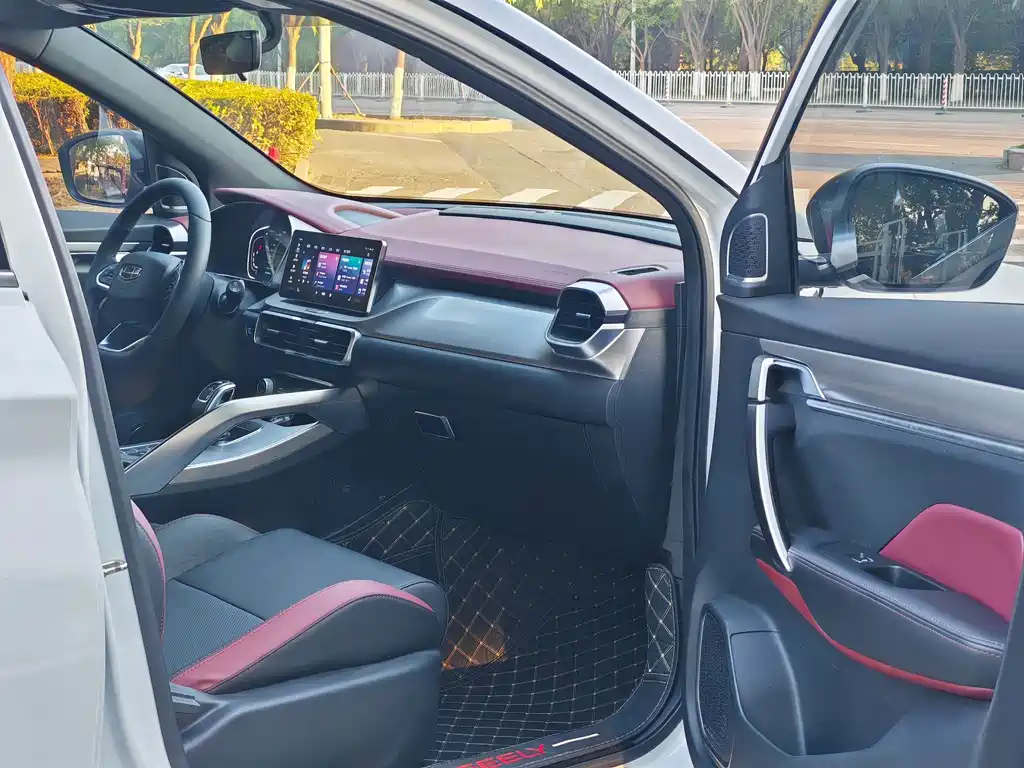Geely Binyue — миниатюра 9