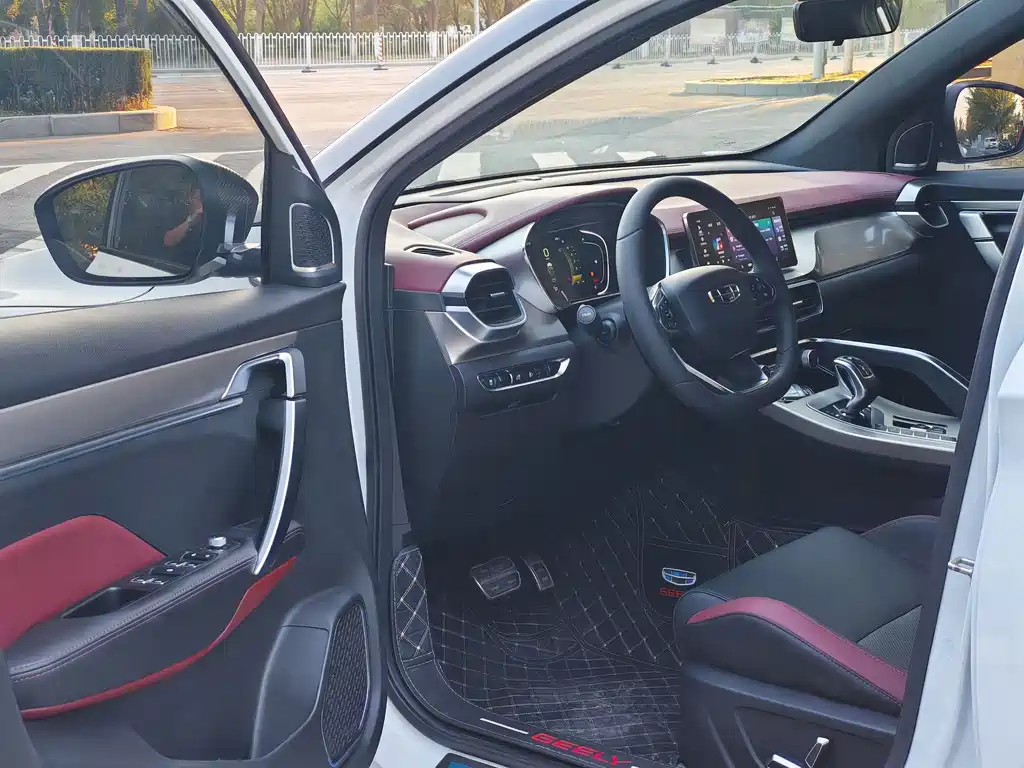 Geely Binyue — миниатюра 15