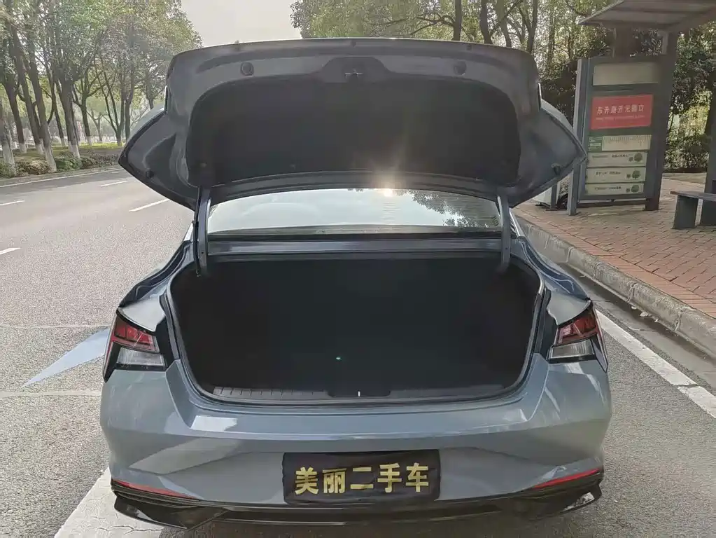 Hyundai Elantra — миниатюра 9