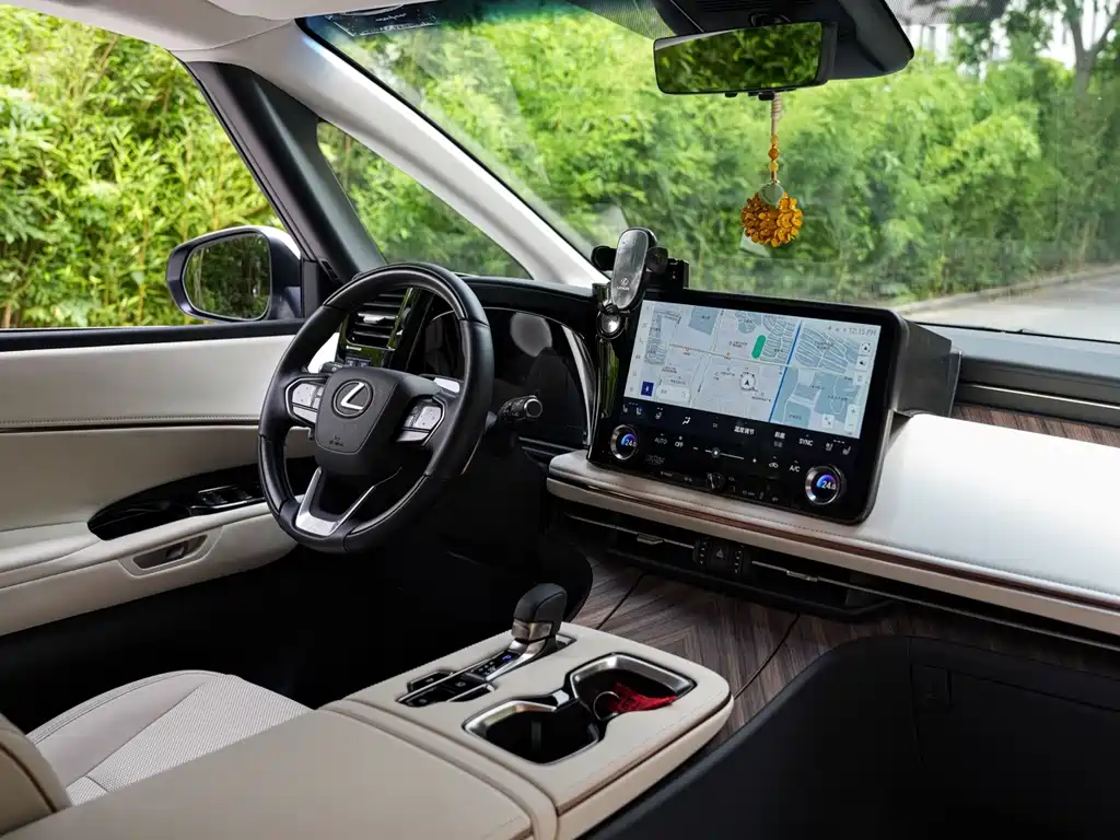 Lexus LM — миниатюра 17