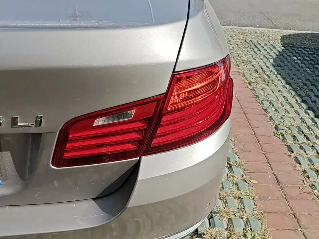 BMW 5 Series — миниатюра 8