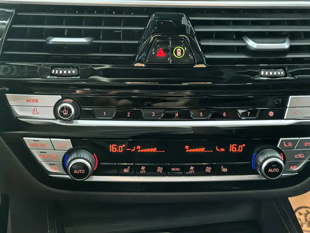 BMW 5 Series New Energy — миниатюра 10