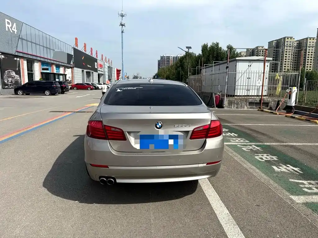 BMW 5 Series — миниатюра 4