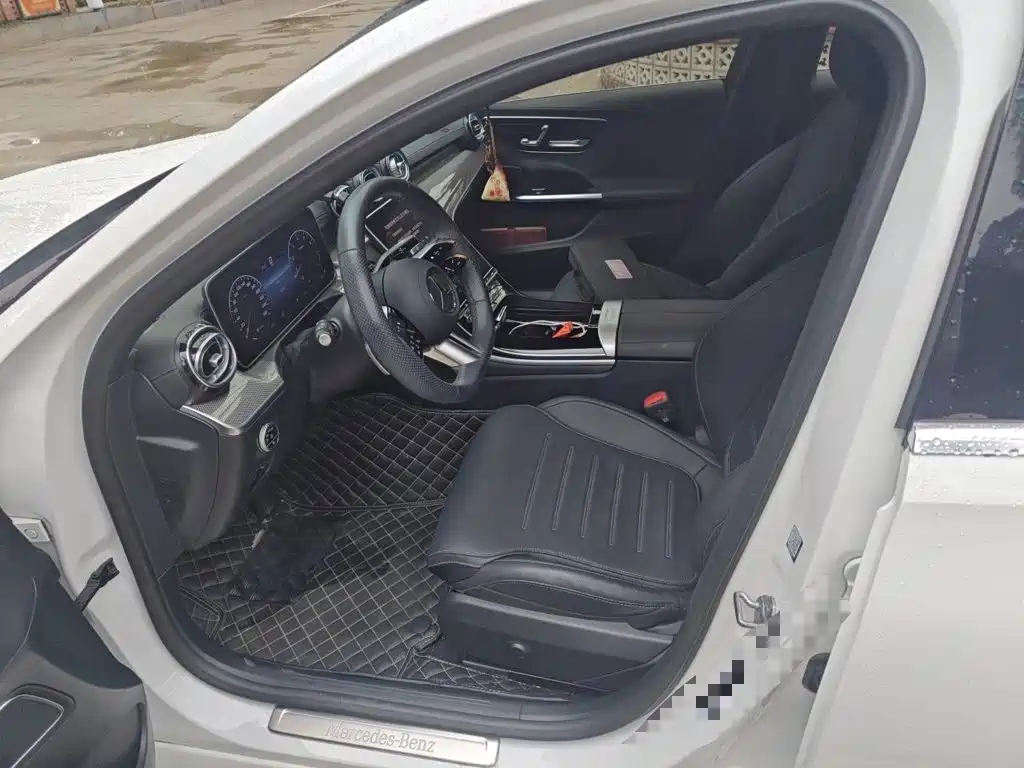 Mercedes-Benz C-Class — миниатюра 11