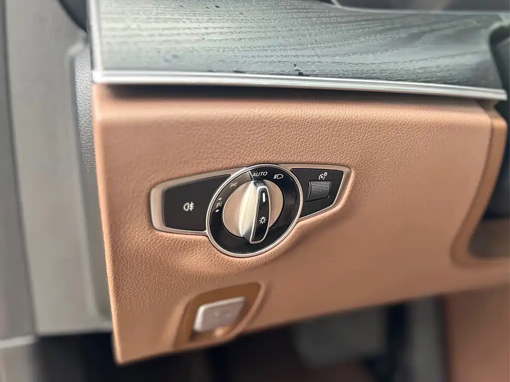 Mercedes-Benz E-Class — миниатюра 21