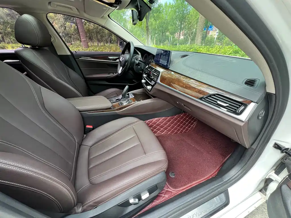 BMW 5 Series — миниатюра 9