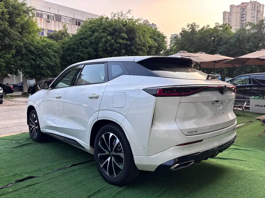 Changan UNI-Z New Energy — миниатюра 4