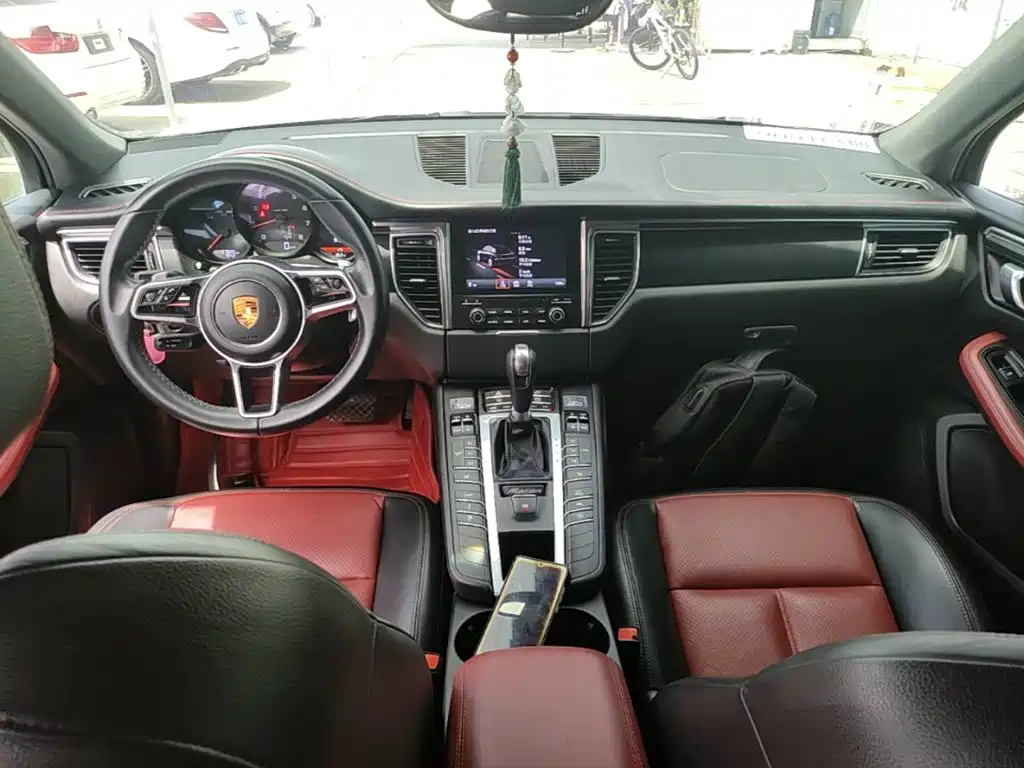 Porsche Macan — миниатюра 10