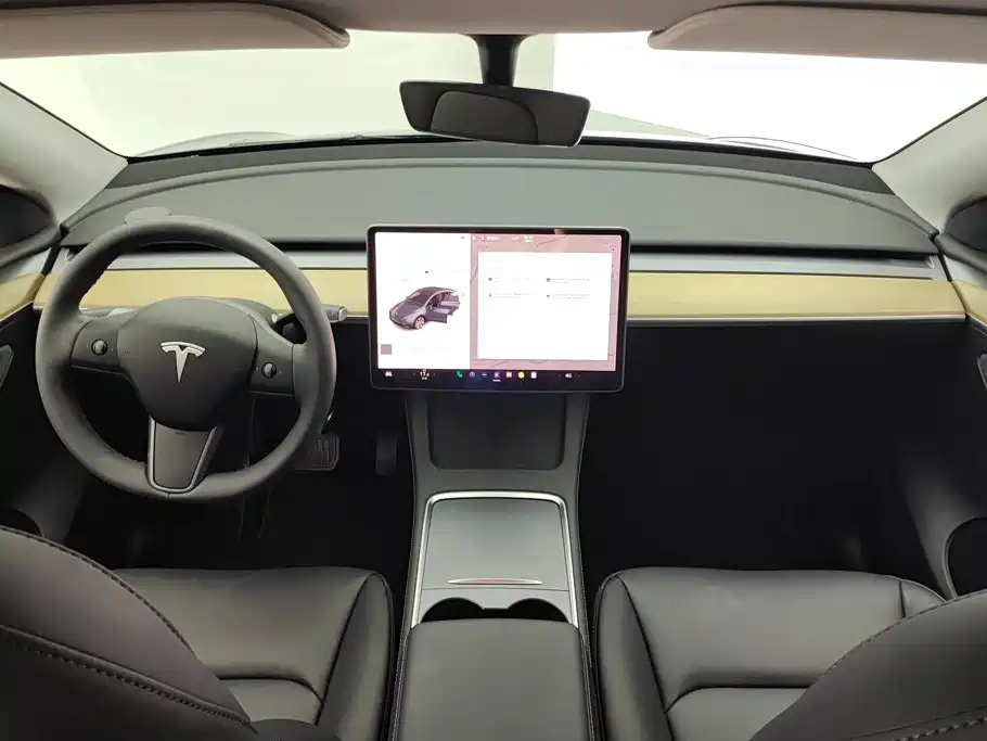 Tesla Model Y — миниатюра 12