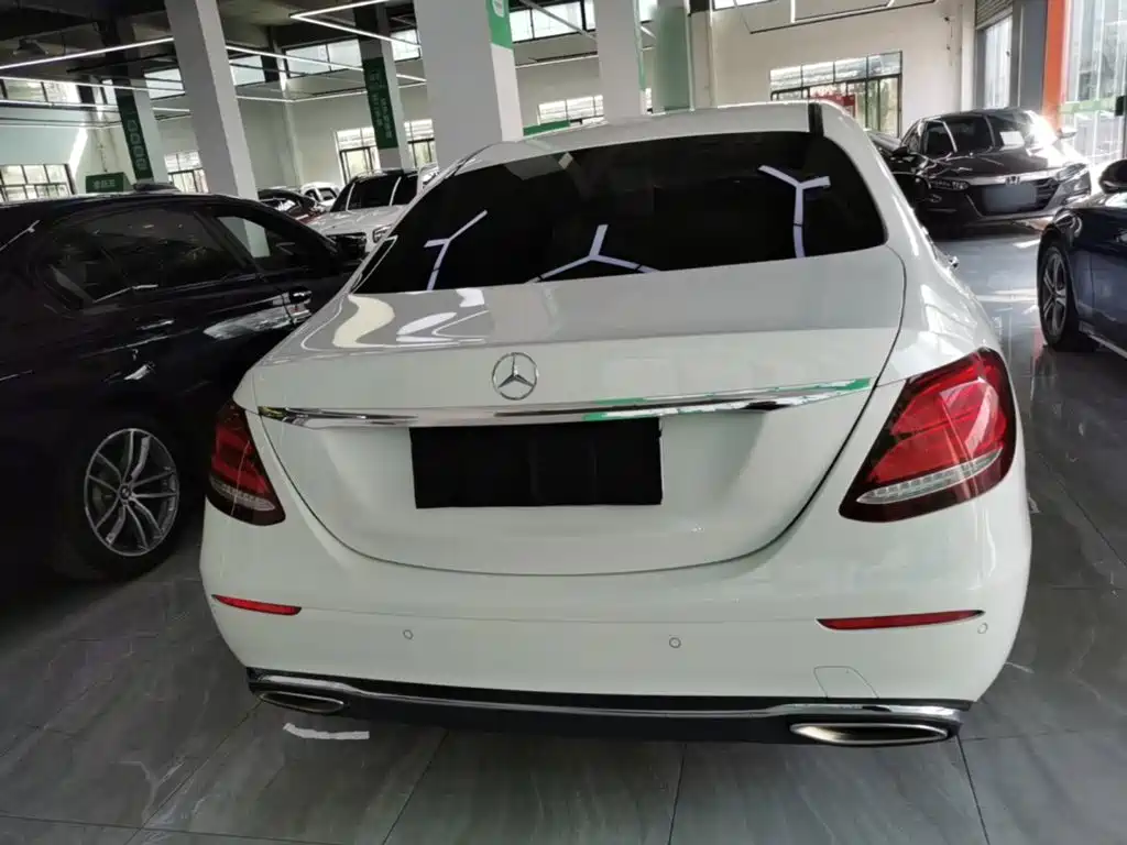 Mercedes-Benz E-Class — миниатюра 6