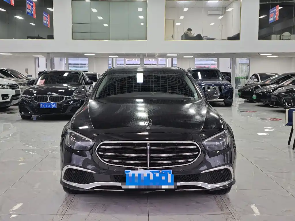 Mercedes-Benz E-Class — миниатюра 2