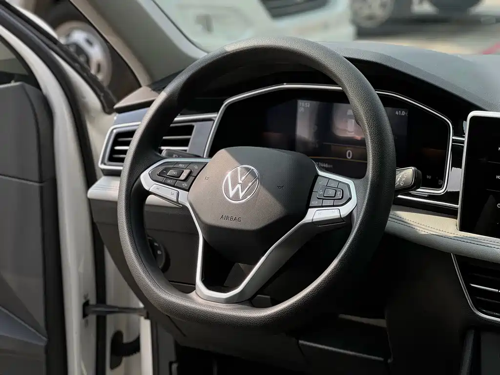 Volkswagen Tiguan L — миниатюра 10