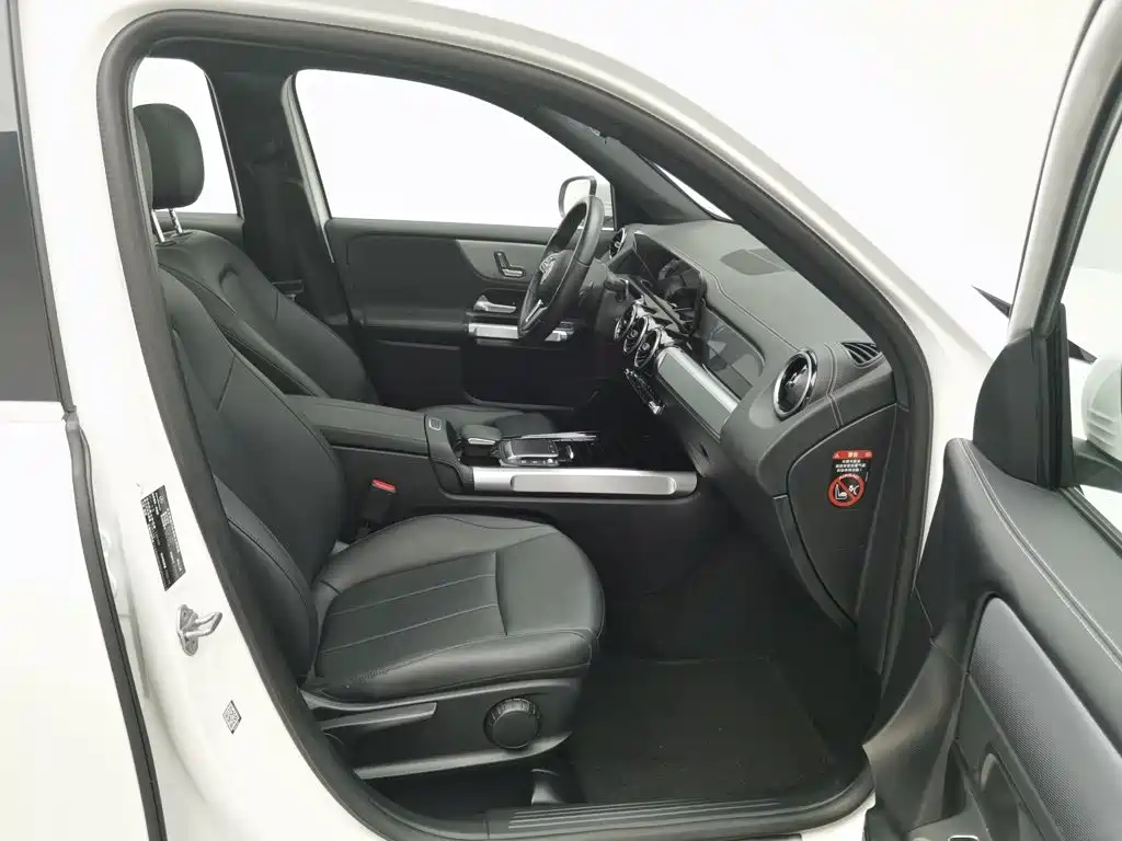 Mercedes-Benz GLB — миниатюра 23