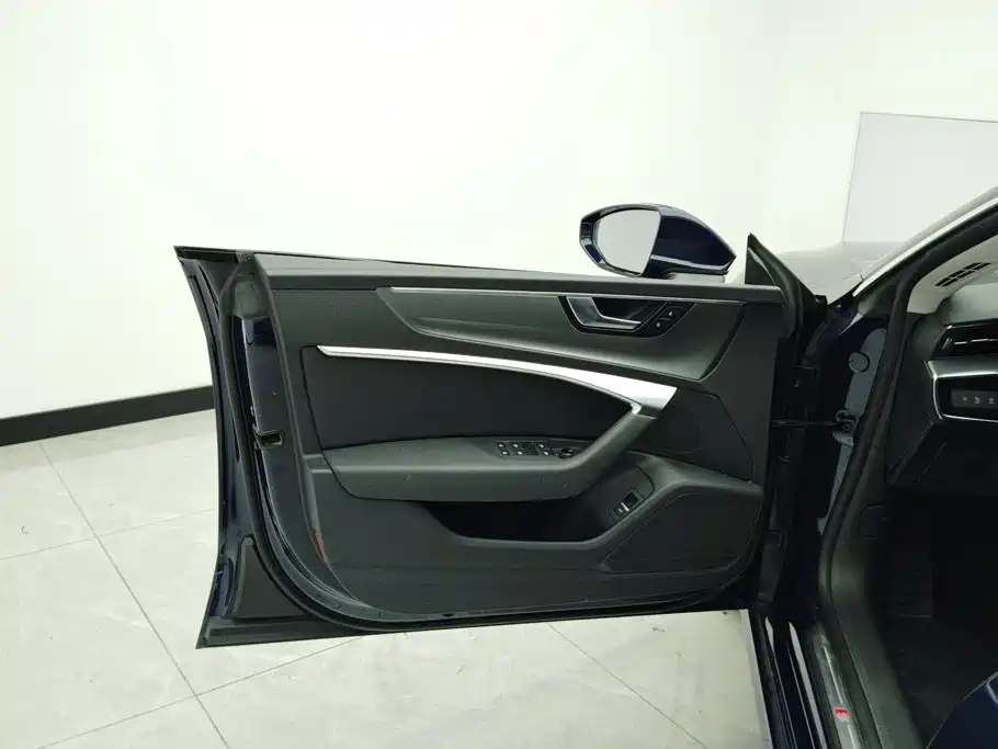 Audi A7L — миниатюра 7