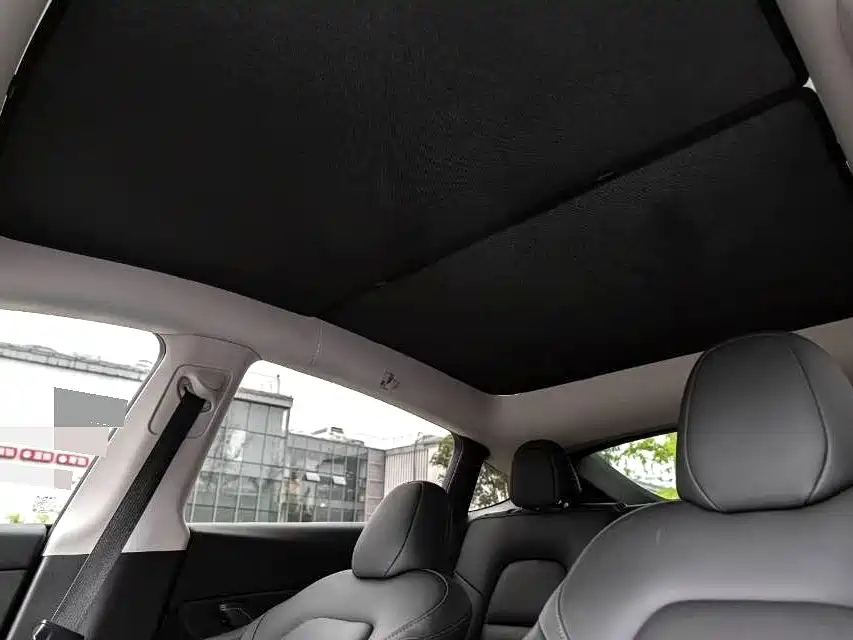 Tesla Model Y — миниатюра 3