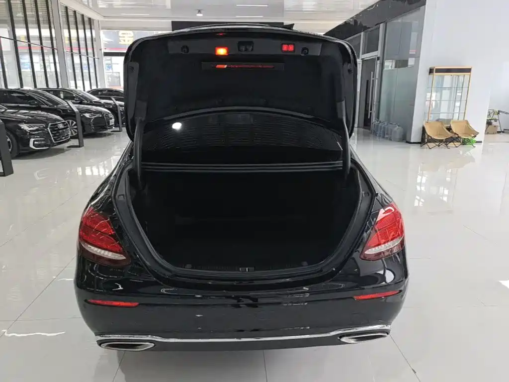 Mercedes-Benz E-Class — миниатюра 19