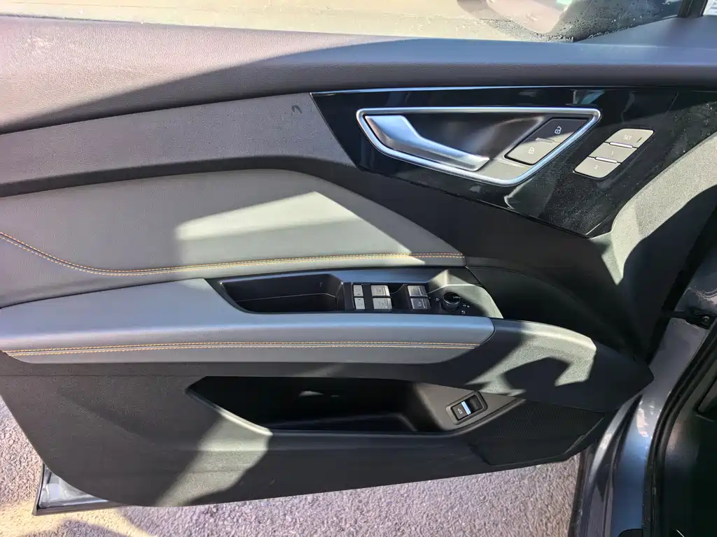 AUDI Q4 E TRON