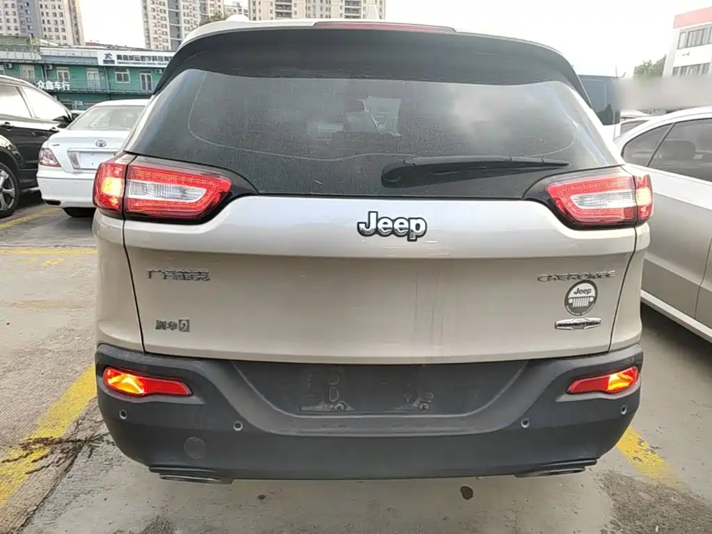 Jeep Cherokee — миниатюра 6