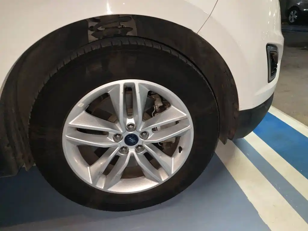 Ford Edge — миниатюра 8