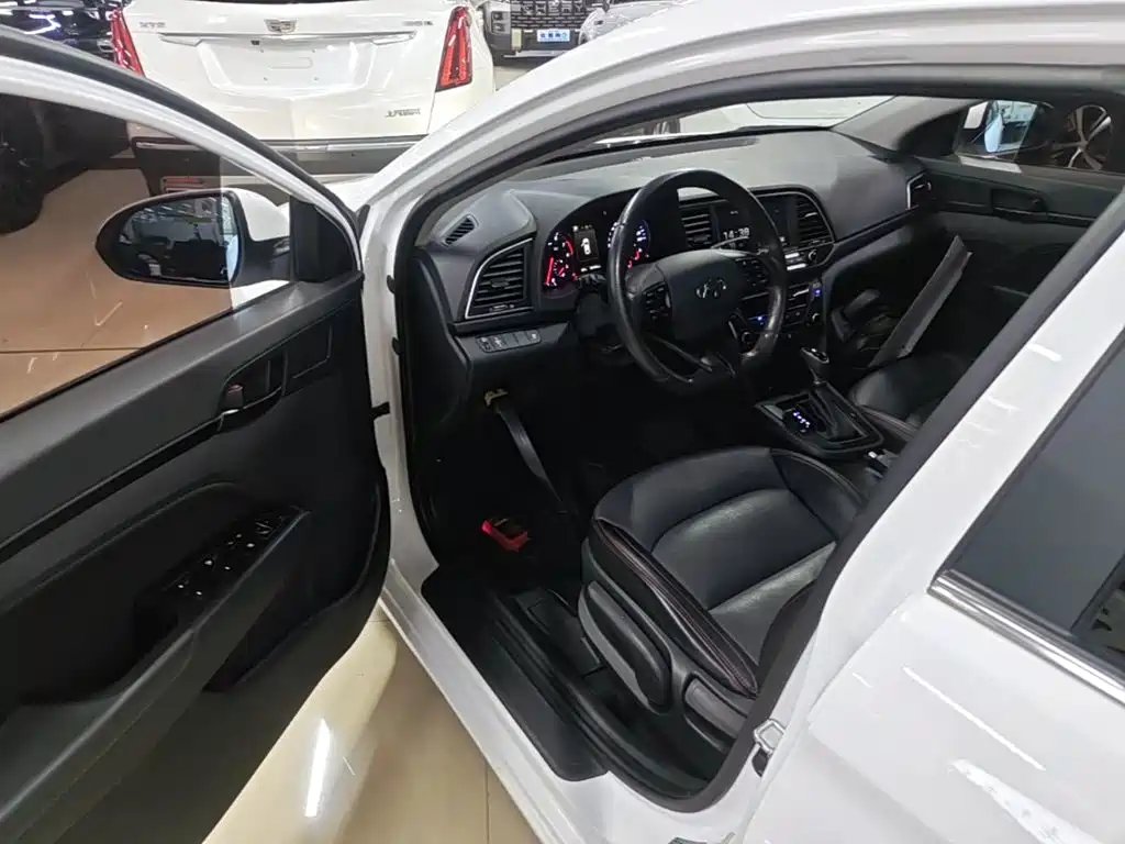 Hyundai Elantra — миниатюра 16