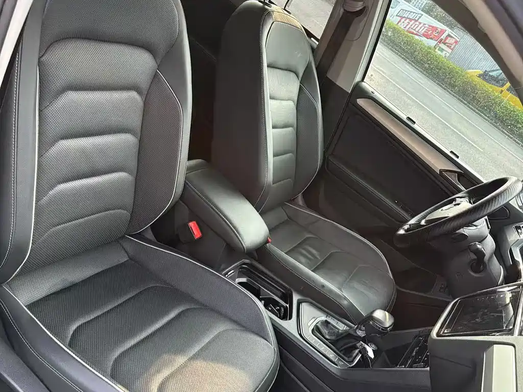 Volkswagen Tiguan L PHEV — миниатюра 10