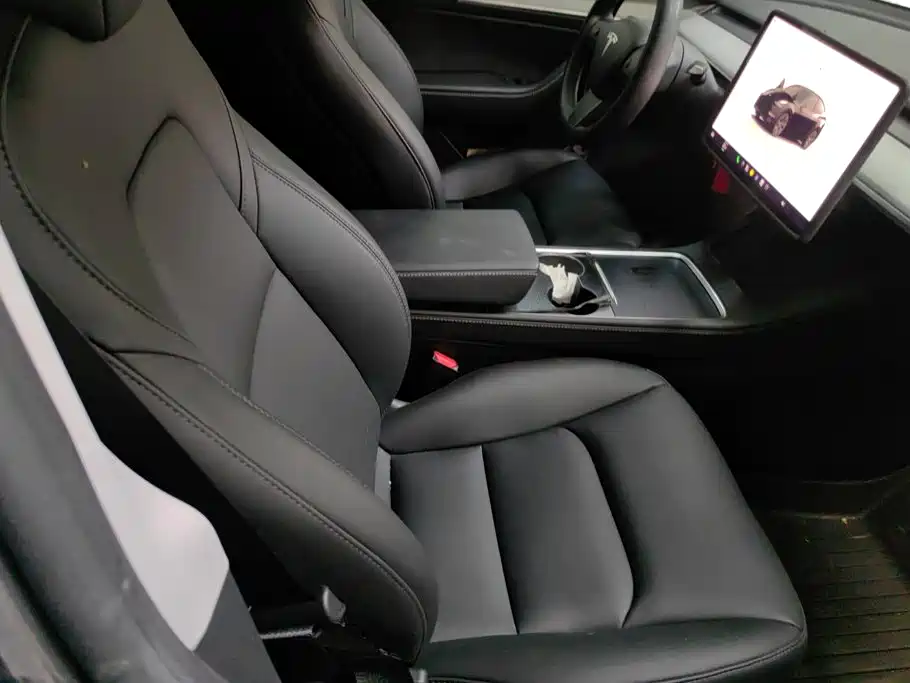 Tesla Model Y — миниатюра 8