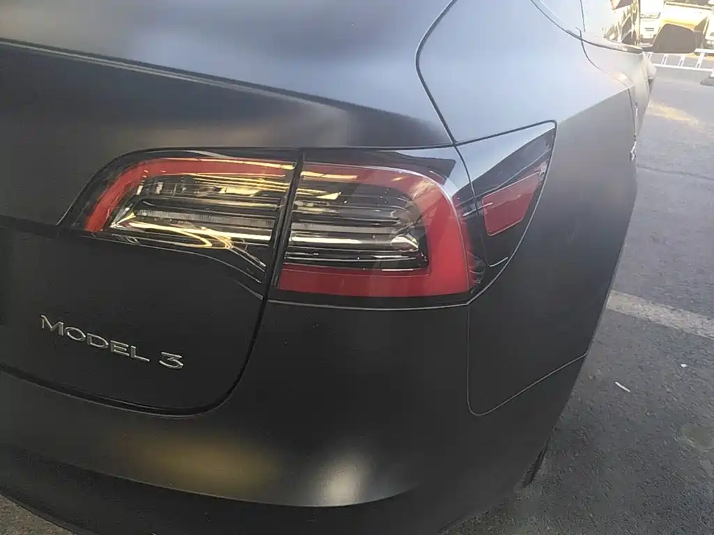 Tesla Model 3 — миниатюра 8