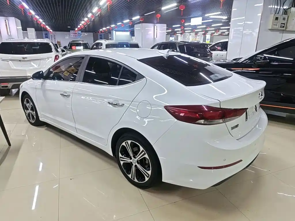 Hyundai Elantra — миниатюра 5