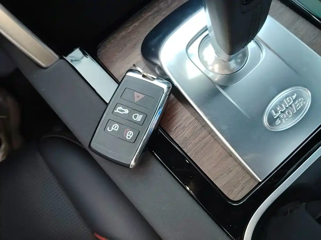 Land Rover Discovery Sport Hybrid — миниатюра 9