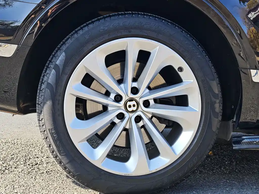 Bentley Bentayga — миниатюра 6