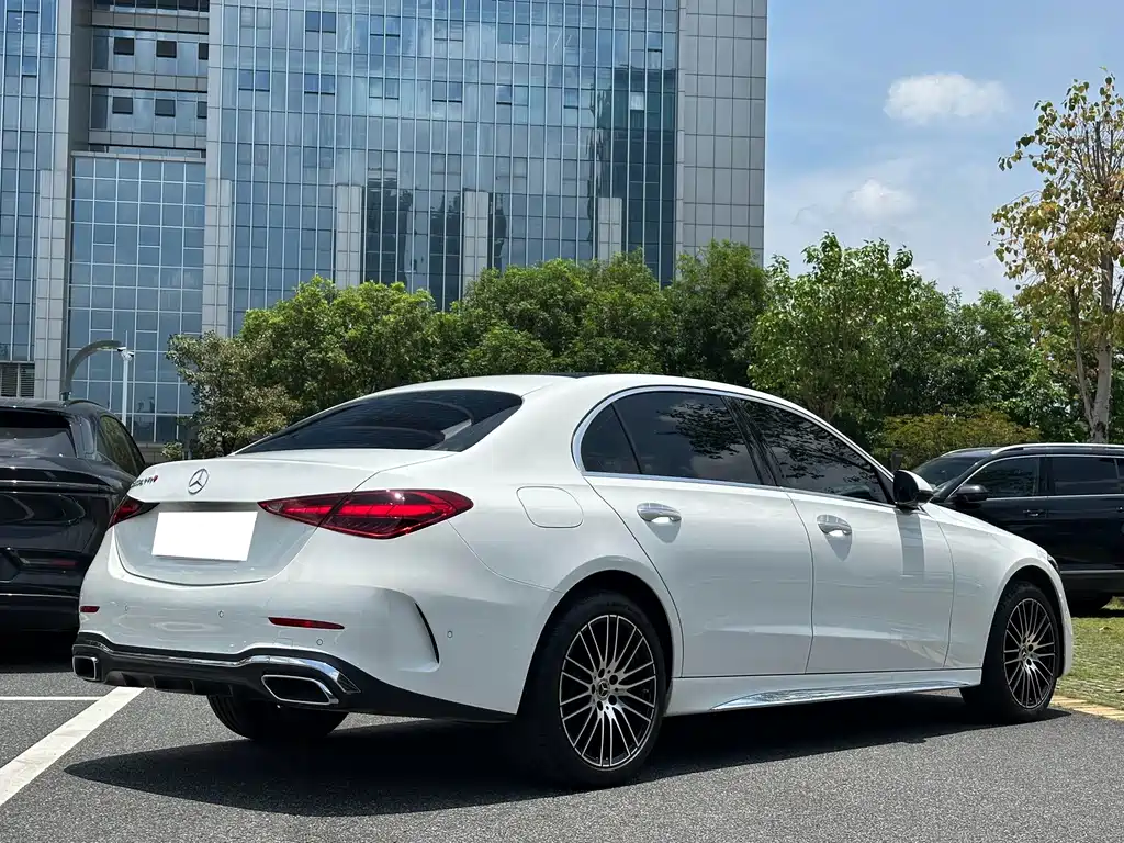 Mercedes-Benz C-Class — миниатюра 13