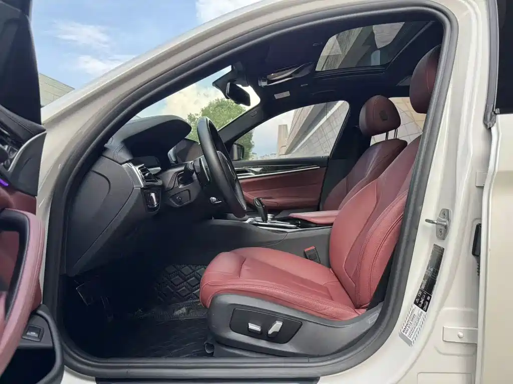 BMW 5 Series — миниатюра 24