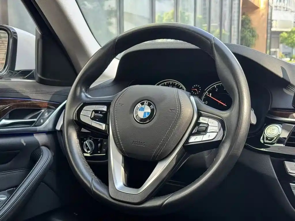 BMW 5 Series — миниатюра 16