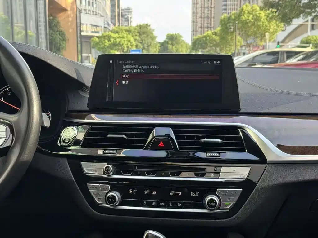 BMW 5 Series — миниатюра 17