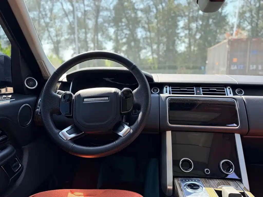 Land Rover Range Rover — миниатюра 8