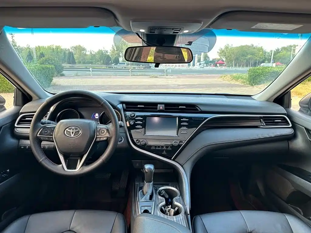 Toyota Camry — миниатюра 9