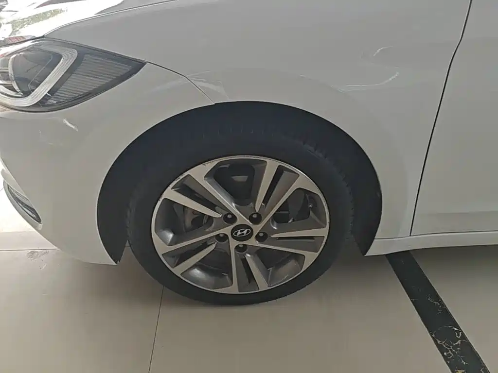 Hyundai Elantra — миниатюра 23