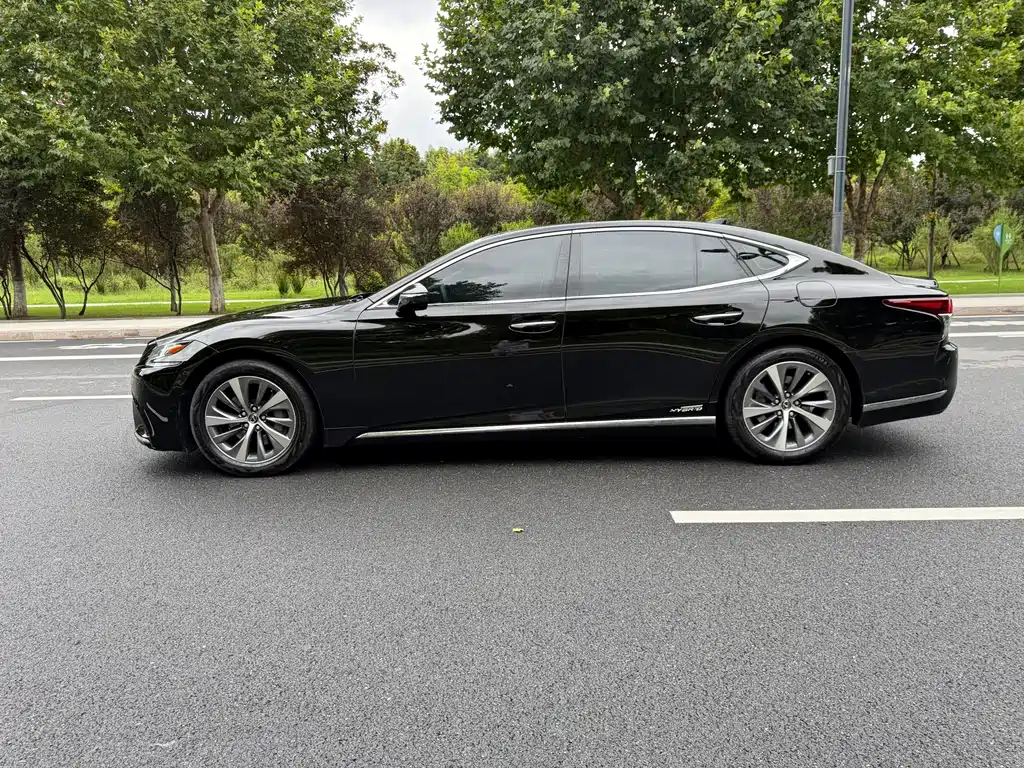 Lexus LS — миниатюра 13