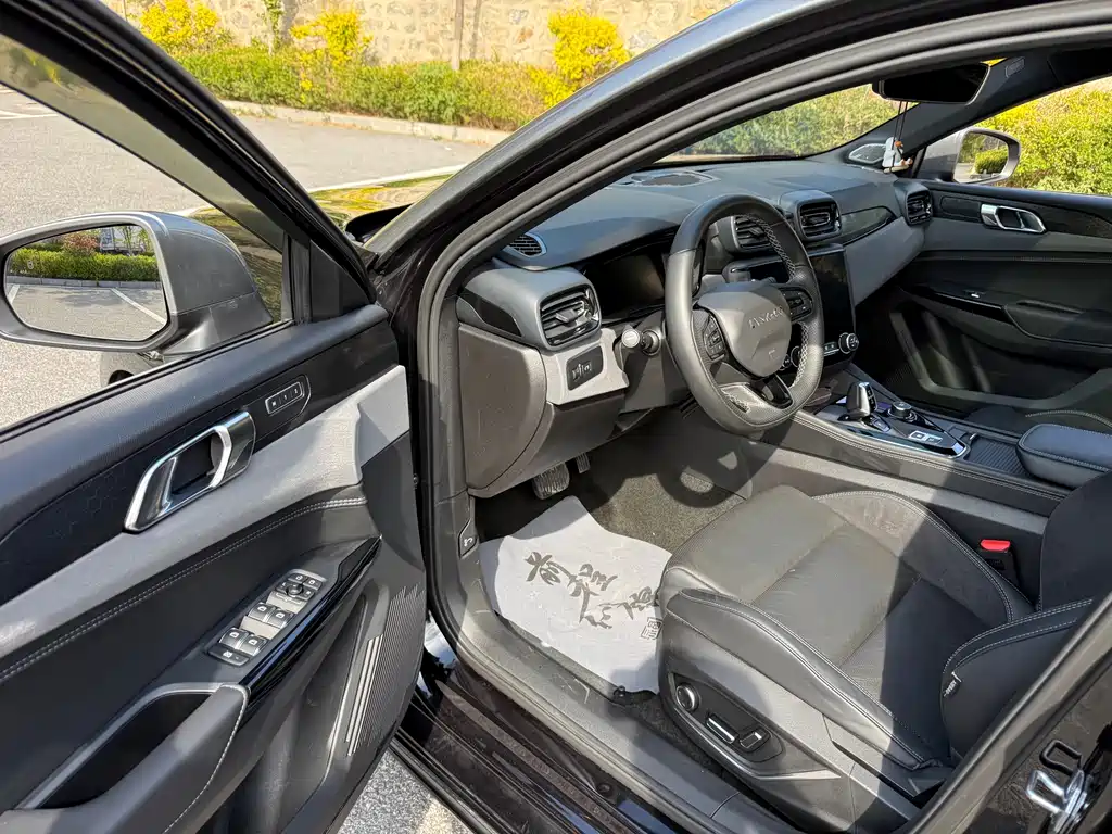 Lynk & Co 02 Hatchback — миниатюра 12