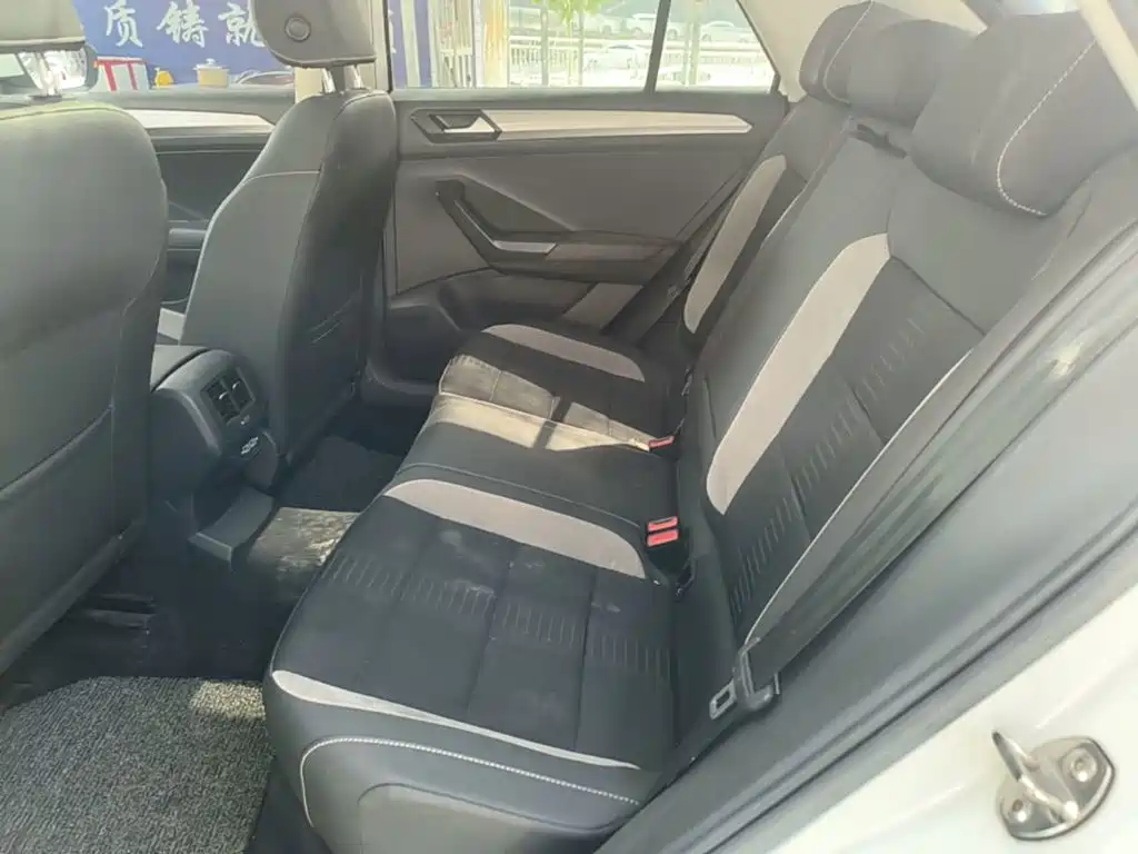 Volkswagen T-Roc — миниатюра 17