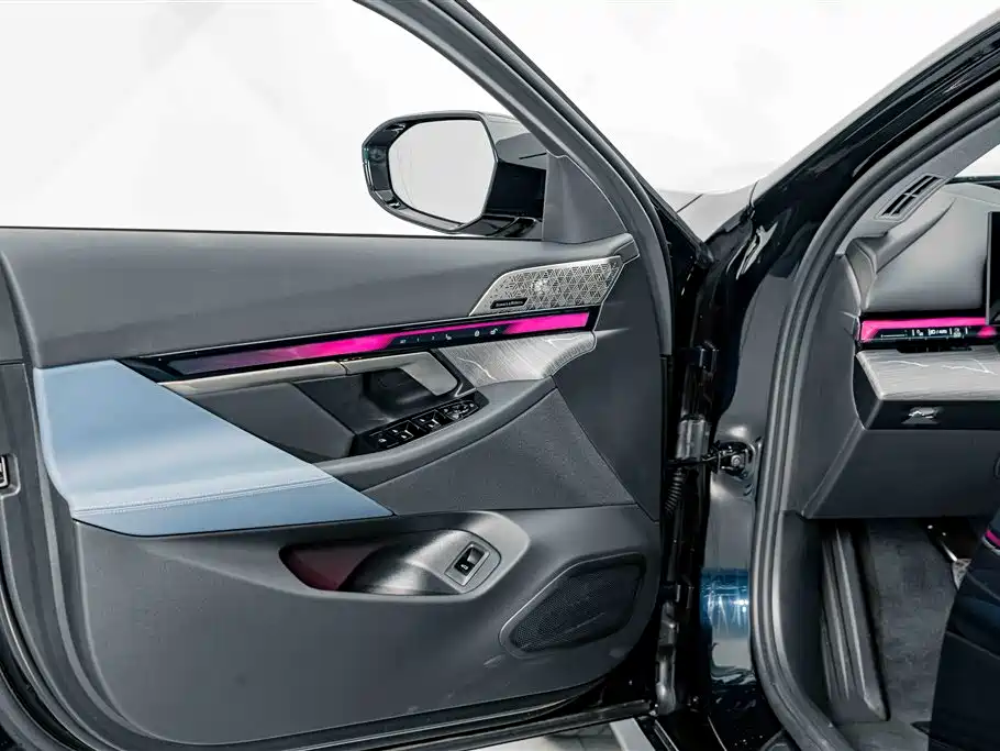 BMW 5 Series — миниатюра 18