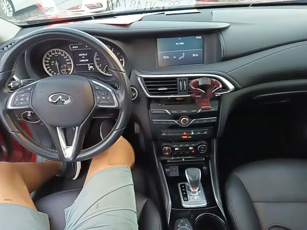 Infiniti QX30 — миниатюра 10