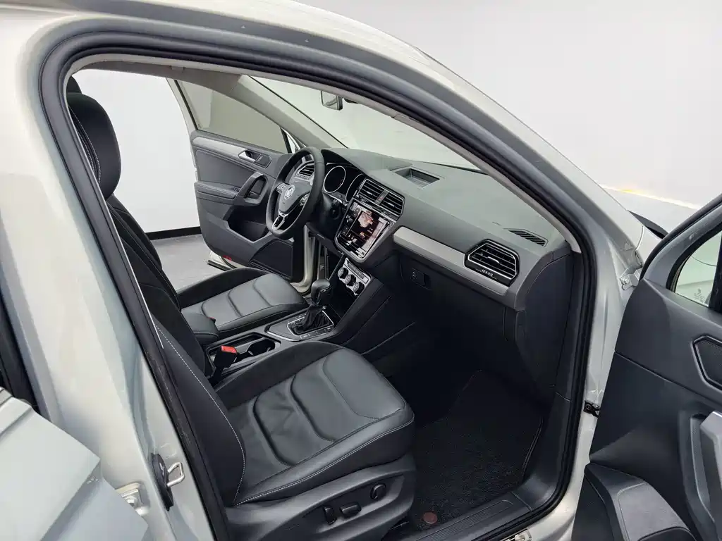 Volkswagen Tiguan L — миниатюра 29