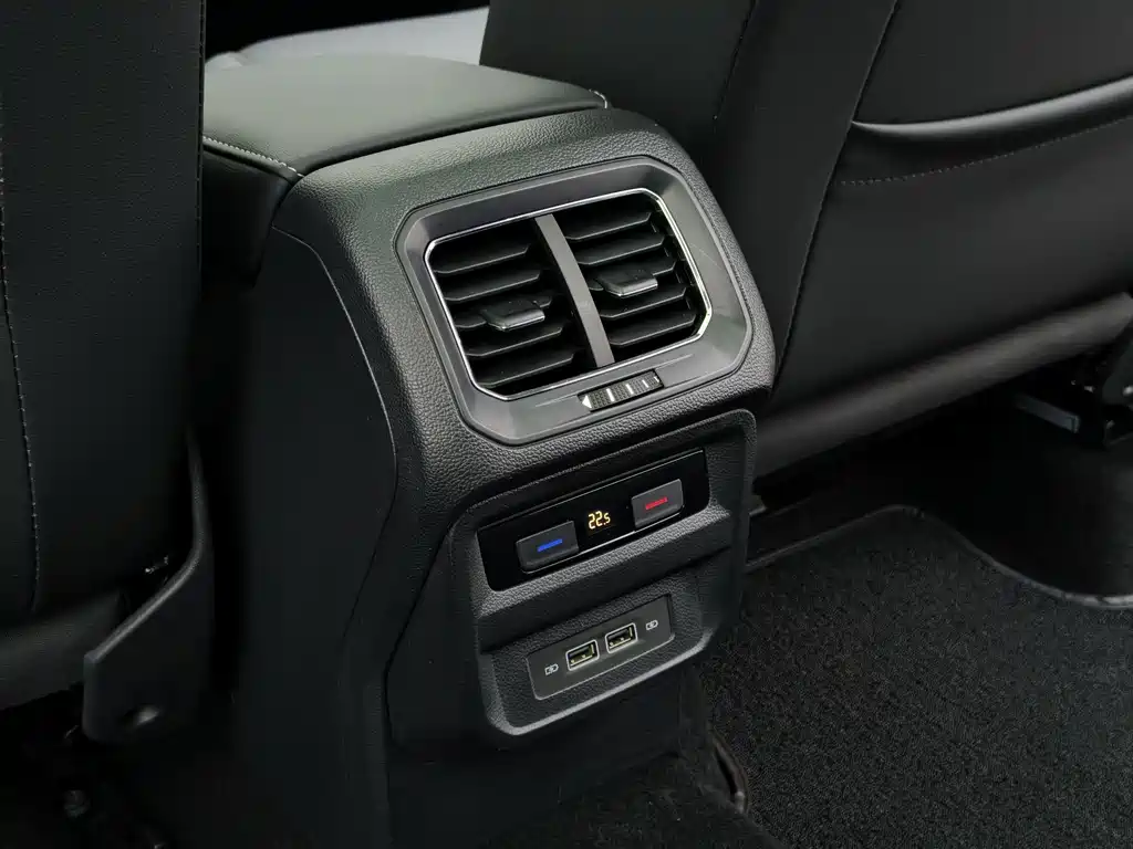 Volkswagen Tiguan L — миниатюра 20
