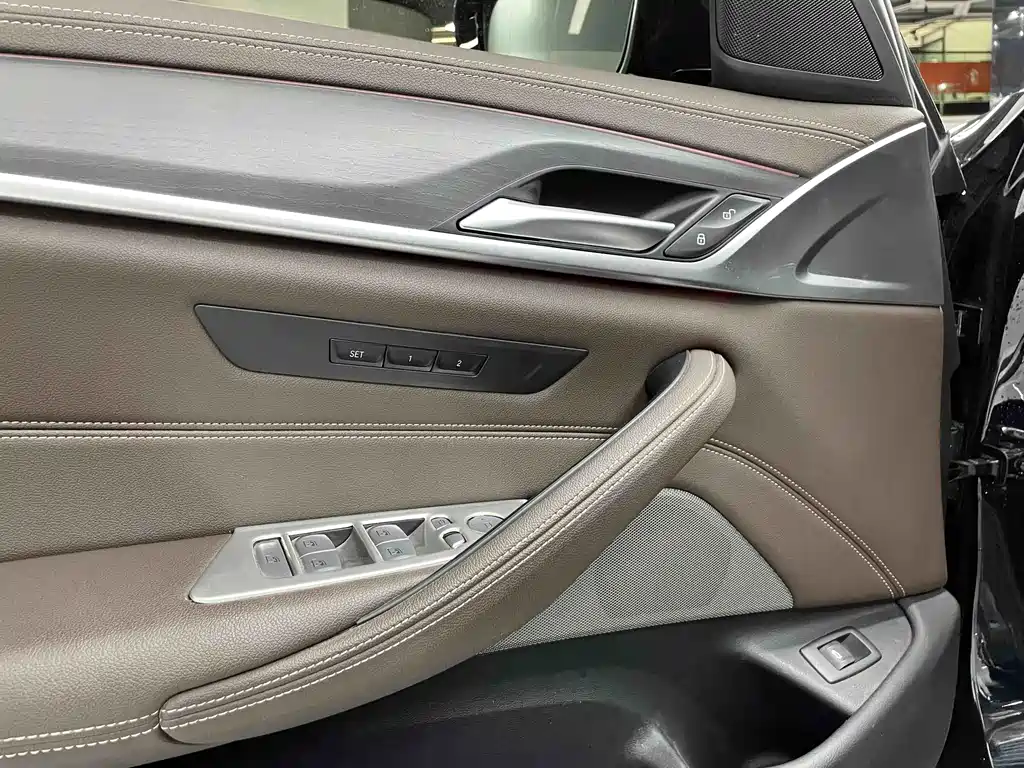 BMW 5 Series — миниатюра 17