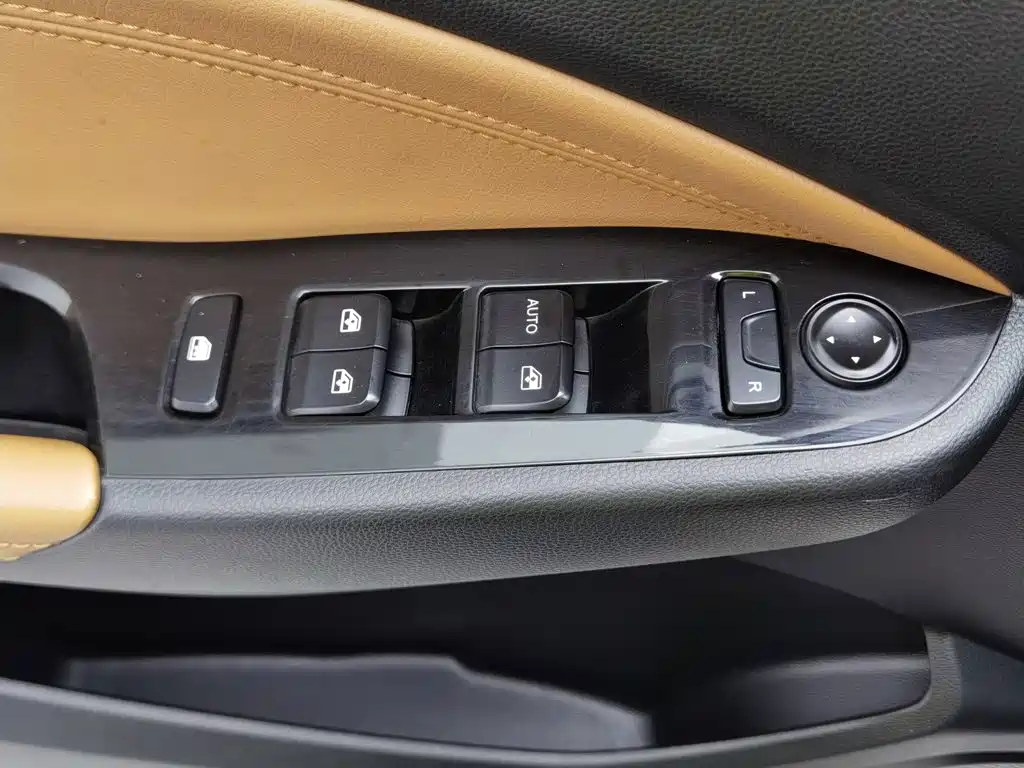 Wuling Hongguang S3 — миниатюра 9